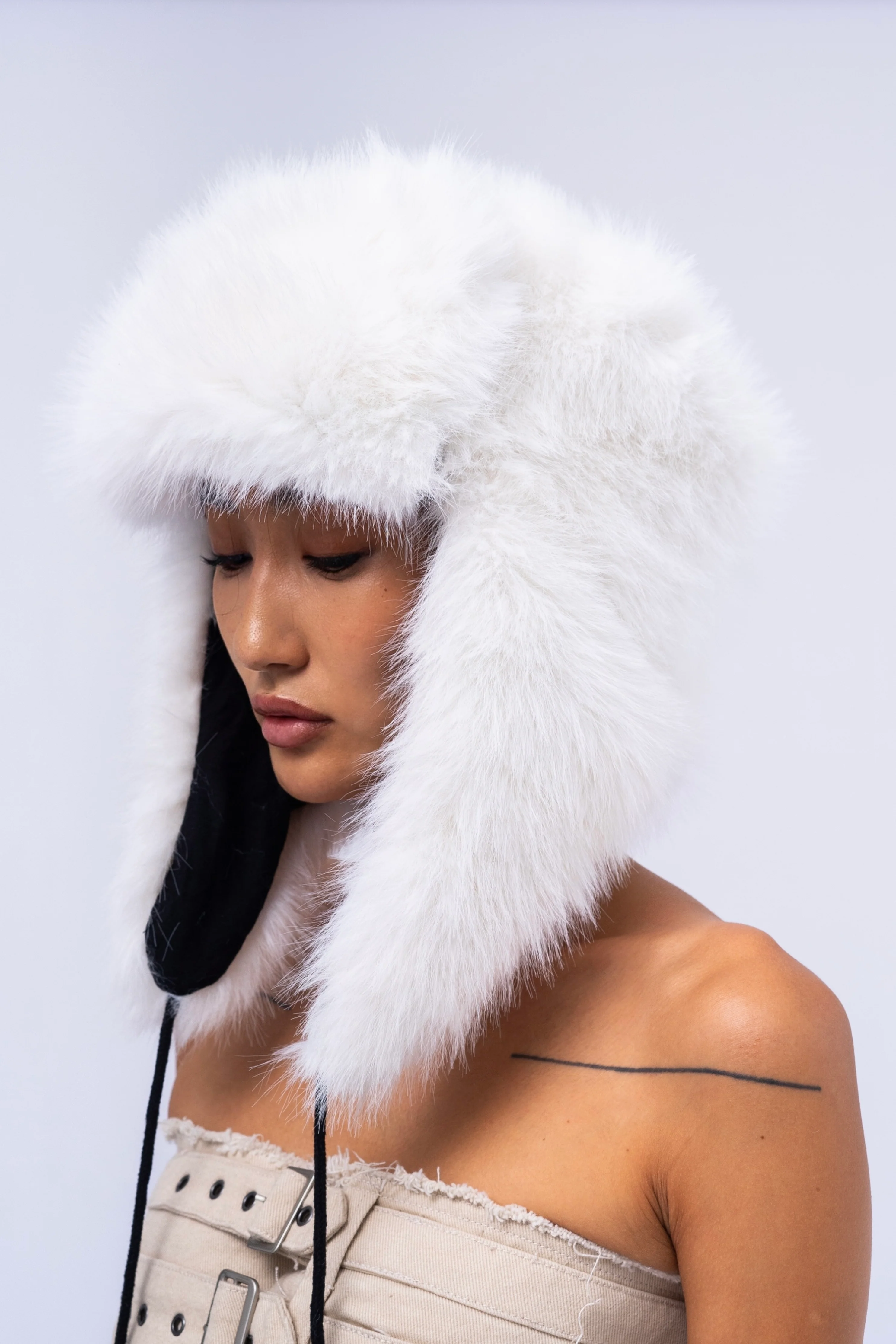 FLUFFY HAT. - Image 3