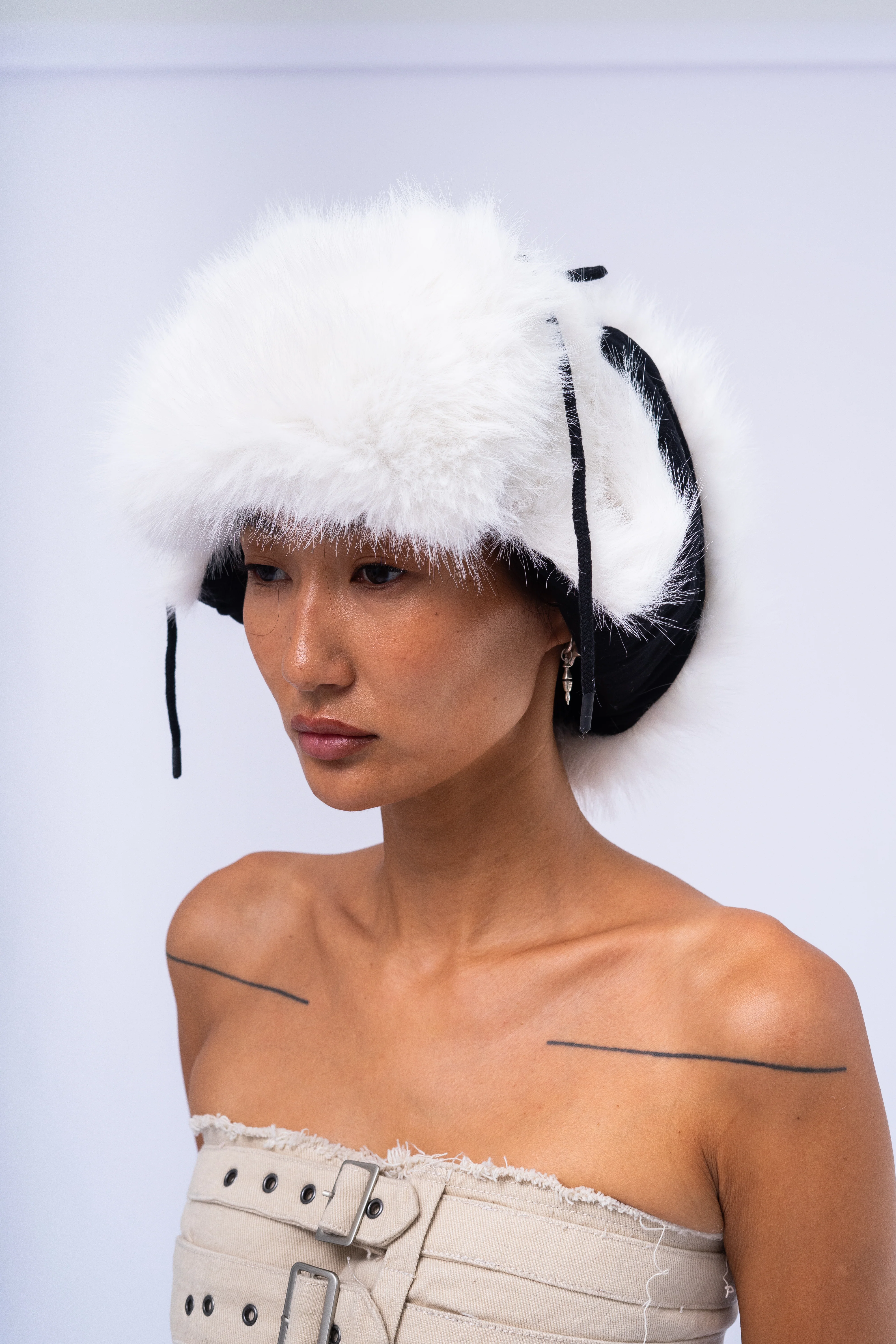 FLUFFY HAT. - Image 4