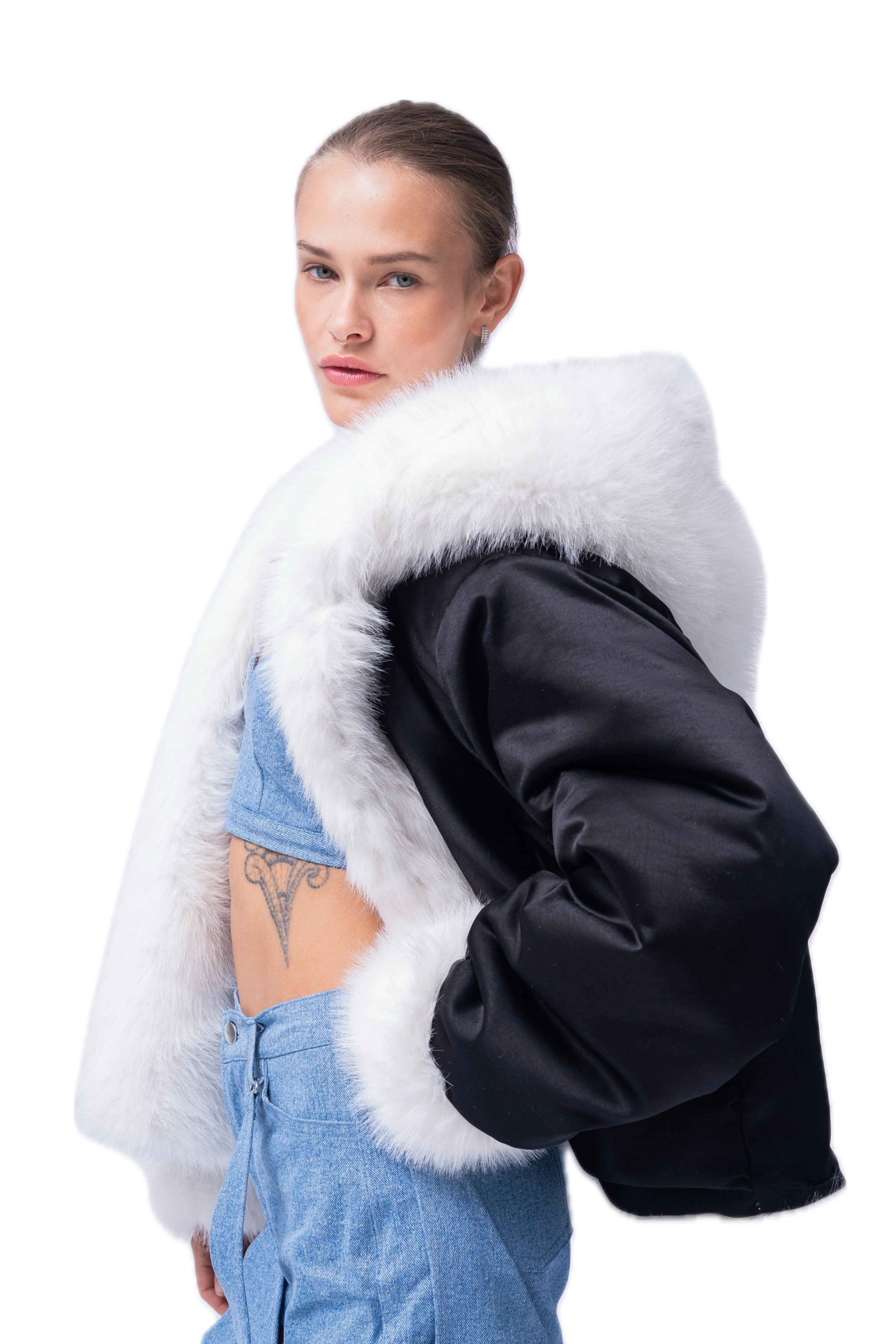 WHITE FAUX FUR COAT. - Image 3