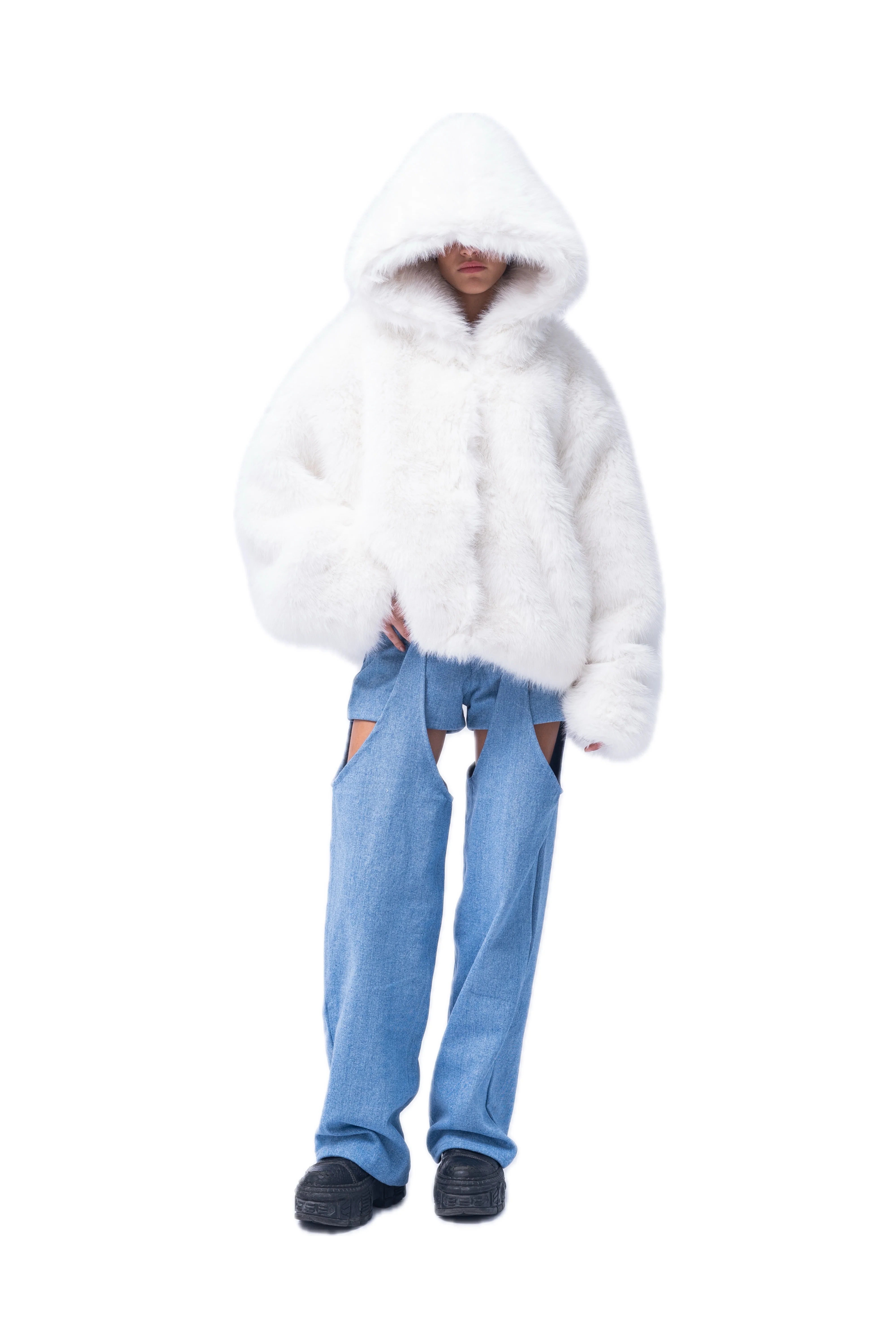 WHITE FAUX FUR COAT. - Image 5