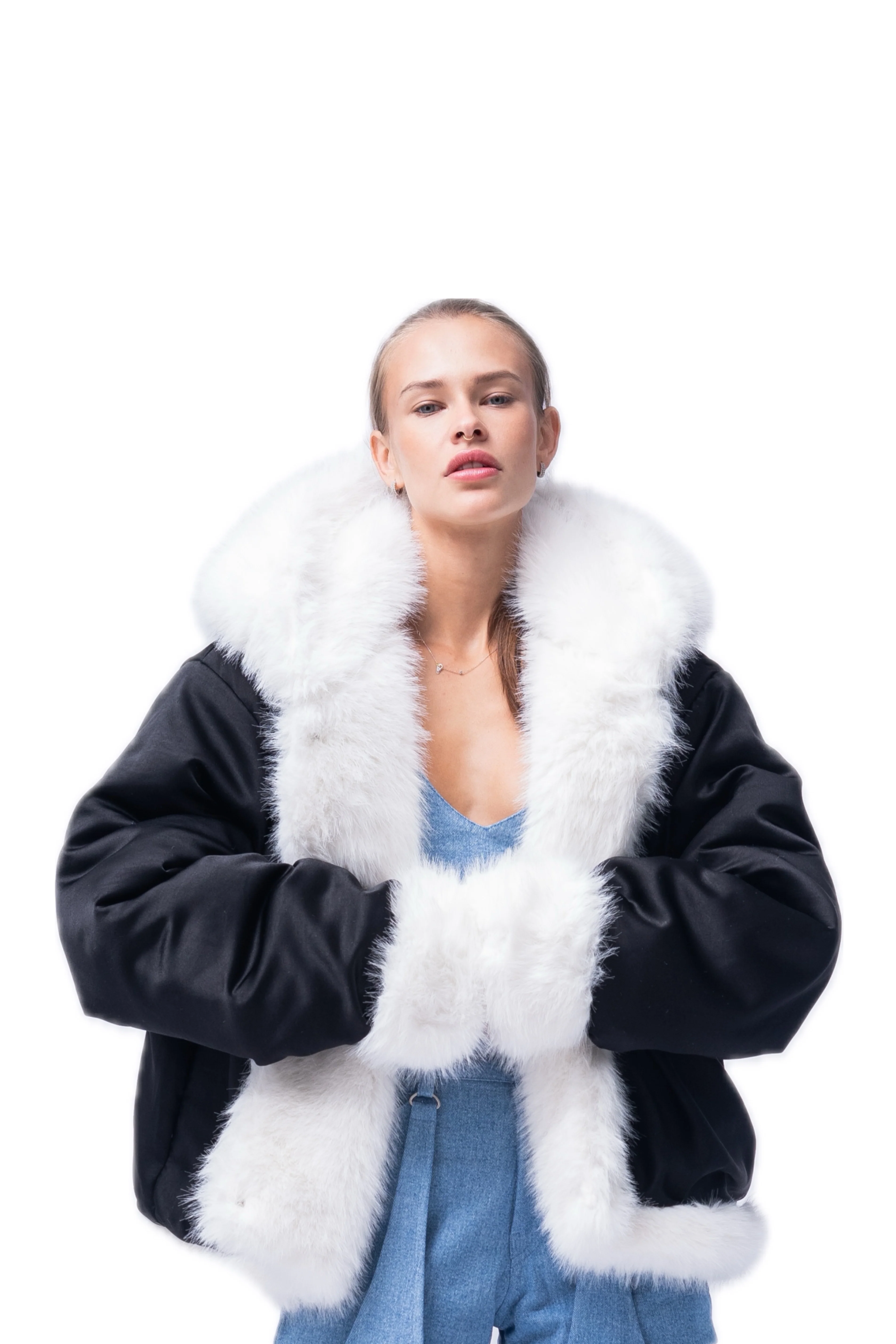 WHITE FAUX FUR COAT. - Image 7